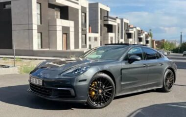 2018 Porsche Panamera hatchback, 3.0L