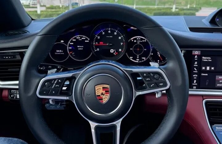 2018 Porsche Panamera hatchback, 3.0L full